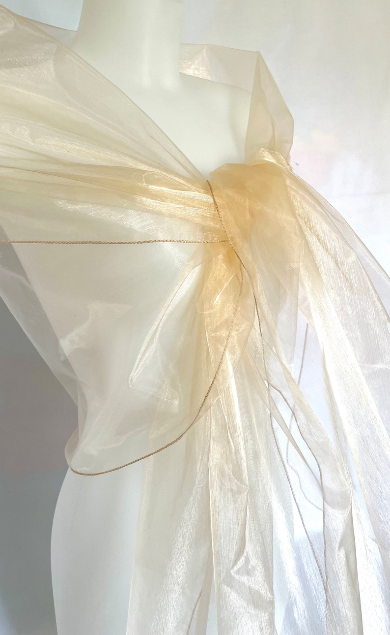 Etole organza Doré . Châle , écharpe . Grande étole 250x75cm. Étole mariage, cérémonie, cocktail. Noel, soirée , fête de fin d'année. image 4