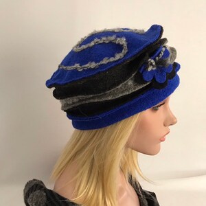 Chapeau femme . Chapeau Anais Bleu royal Gris Noir en laine bouillie . Chapeau d'hiver . Bonnet en laine . Toque . image 6