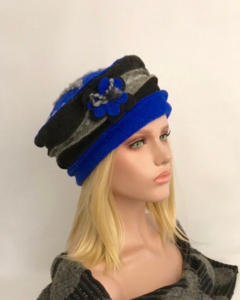 Chapeau femme . Chapeau Anais Bleu royal Gris Noir en laine bouillie . Chapeau d'hiver . Bonnet en laine . Toque . image 1