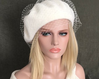 Ivory Paris beret. Women's hat. Winter hat. Wedding hat. Ceremony hat. Wool beret with veil.