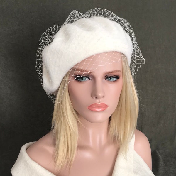 Ivory Paris beret. Women's hat. Winter hat. Wedding hat. Ceremony hat. Wool beret with veil.