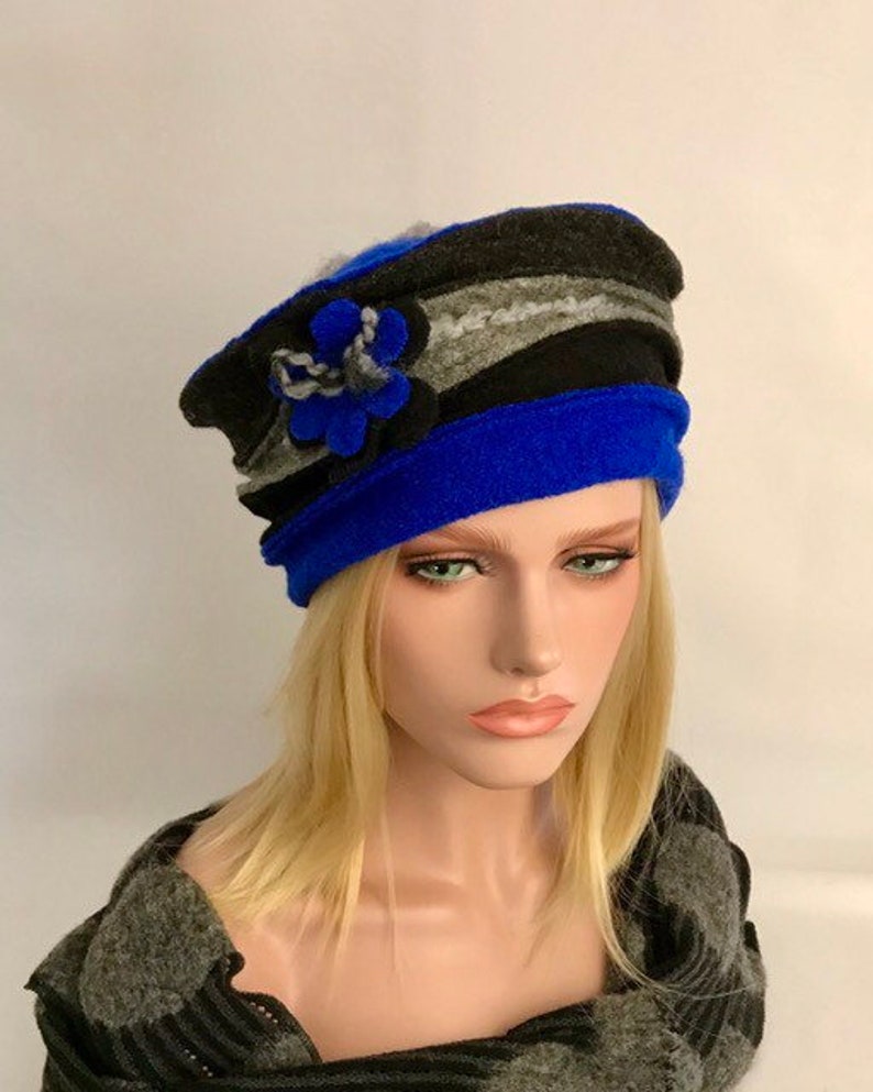 Chapeau femme . Chapeau Anais Bleu royal Gris Noir en laine bouillie . Chapeau d'hiver . Bonnet en laine . Toque . image 3