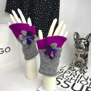 Women&#39;s mittens in gray/fuchsia boiled wool. Winter mittens. Women&#39;s gloves. Wool gloves. Women&#39;s accessories.