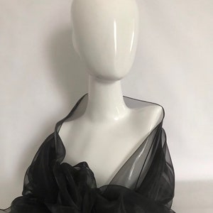 Étole noir en organza. Grande étole 250x75cm. Étole mariage, cérémonie, cocktail. Noel, soirée , fête de fin d'année. Châles , écharpe femme image 5