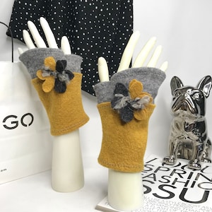 Women&#39;s mittens in gray/mustard yellow boiled wool. Wool mittens. Winter mittens. Women&#39;s gloves. Wool gloves.