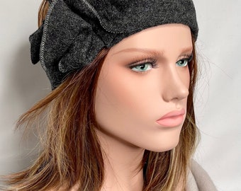 Bandeau Anna gris anthracite en laine bouillie. Bandeau cheveux. Accessoires cheveux. Bonnet d’hiver. Chapeau femme. Cache-oreilles .