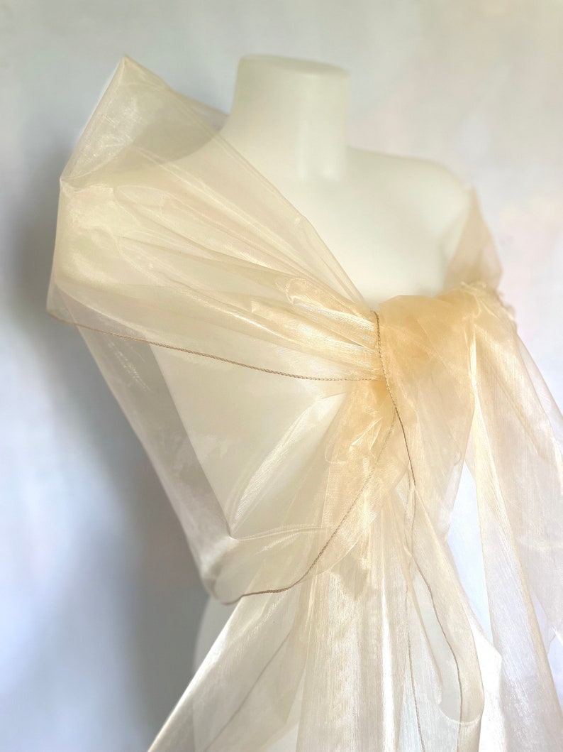 Etole organza Doré . Châle , écharpe . Grande étole 250x75cm. Étole mariage, cérémonie, cocktail. Noel, soirée , fête de fin d'année. image 3