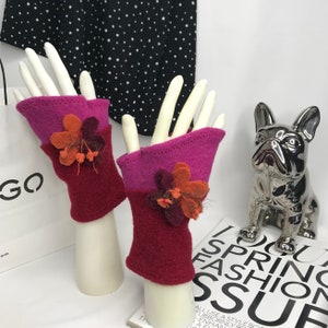 Women&#39;s boiled wool mittens red/pink. Winter mittens. Driving mittens. Women&#39;s gloves. Winter gloves. Wool gloves.