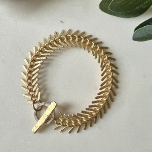 Matte gold fishbone bracelet / fishbone chain / toggle bracelet / gold bracelet / gold toggle / gold fishbone chain / bracelet