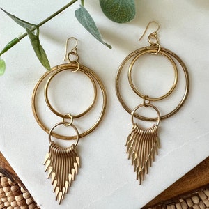 Circles & metal fringe earrings / big gold earrings / geometric earrings / statement earrings / boho earrings / gold circle earrings