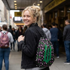 Mochila con cordón Wicked: celebra la magia de Wicked For Good con nuestra mochila encantada.