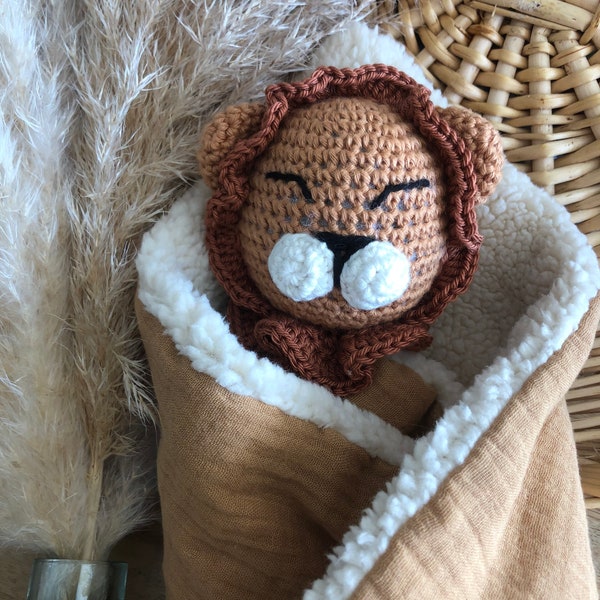 Doudou lion crochet double gaze