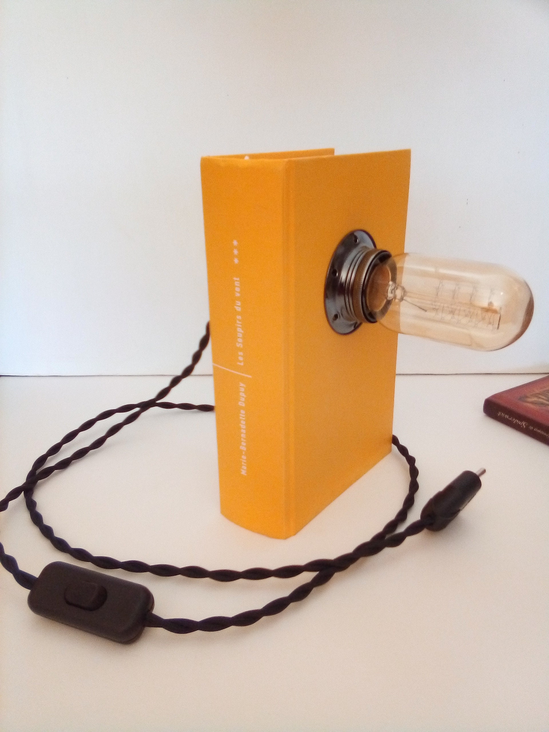 Lampe Livre Jaune Upcycling