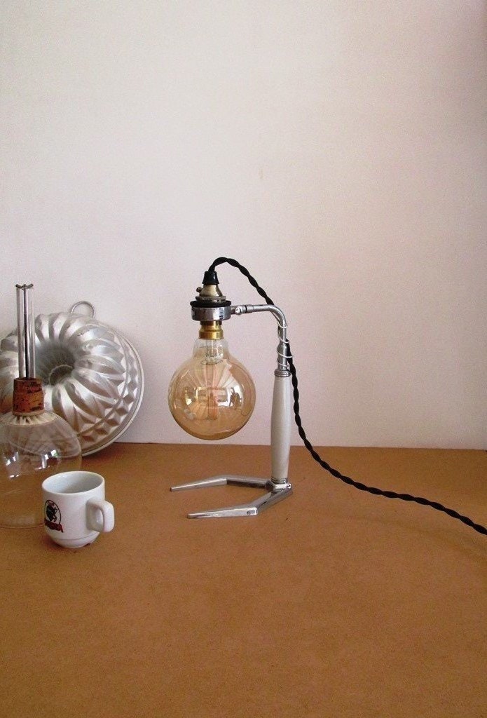 Lampe Recup Art Deco Vintage Industriel Blanc Argent avec Ampoule Globe