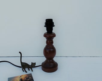 pied de lampe en bois brun foncé vintage classique des années 1960  électrifié