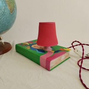 Painted book lamp imagination diverted book decoration psychology image 9