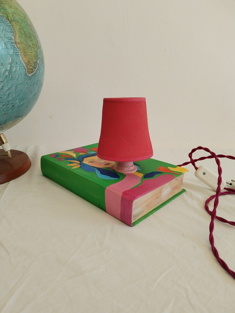 Painted book lamp imagination diverted book decoration psychology image 9