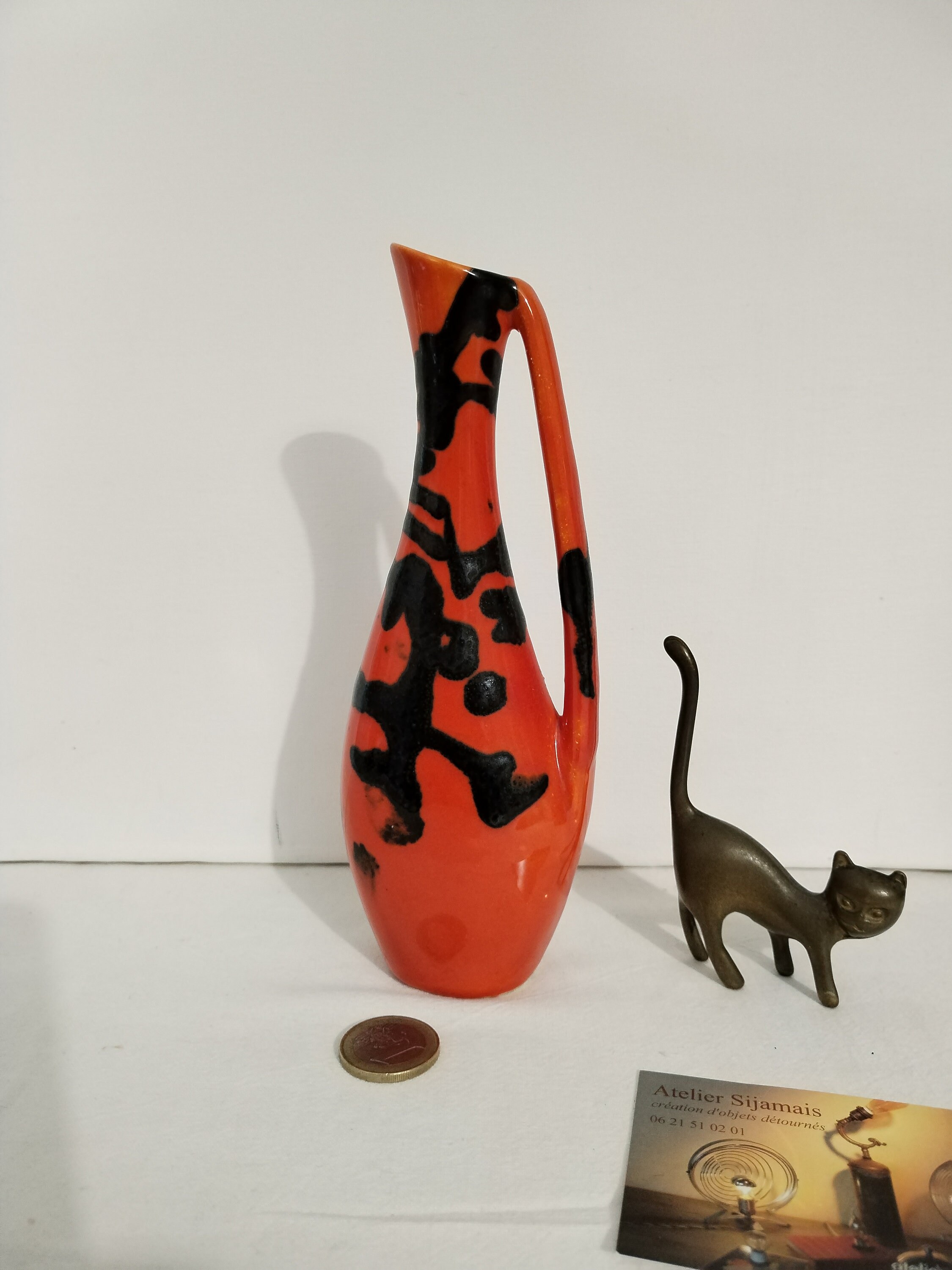 Vase Pichet Céramique noire et orange Almi forme libre moderniste
