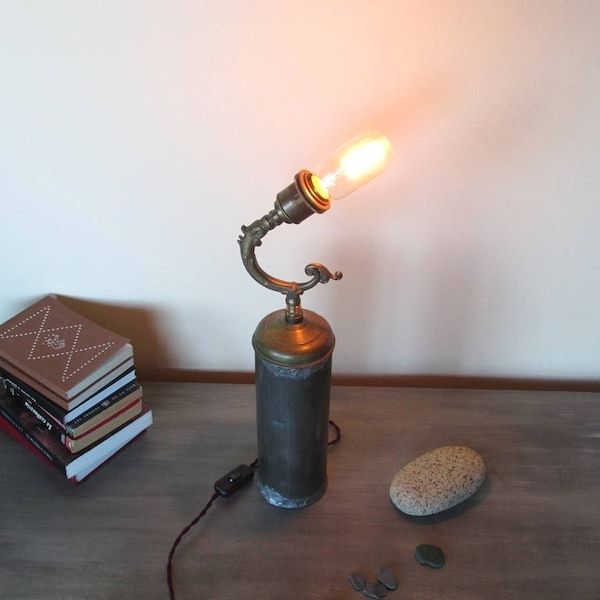 lampe ancienne bouillotte vintage objet ancien recyclé  et détourné cadeau maison