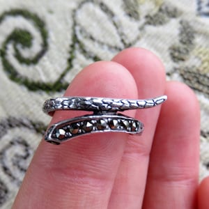Vintage Small Sterling Silver Ring of Coiled Snake, Etched Scales, Marcasite Stone Detailing, Thin Band, Detailed, Sparkly, Size 5 1/4  #527