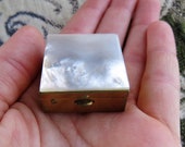 Tiny Vintage Trinket Box with Mother of Pearl Shell Lid and Gold Toned Metal Base, Sold As Is, Scratching on the Bottom 278 42519