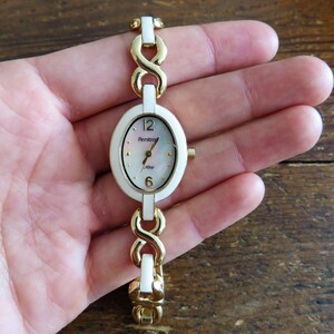 Vintage Armitron Now Quartz Ladies Watch With Pearly Oval Watch