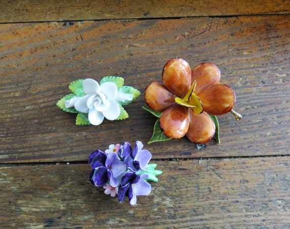 Vintage Set of 3 Flower Brooches, One Enamel Flow… - image 1