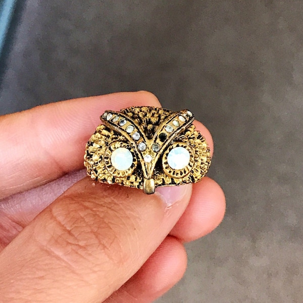 Vintage Costume Jewelry Owl Ring with Sparkly Eyes and Textured Metal Feathers, Missing Stone, As Is, Size 6.5 #2279