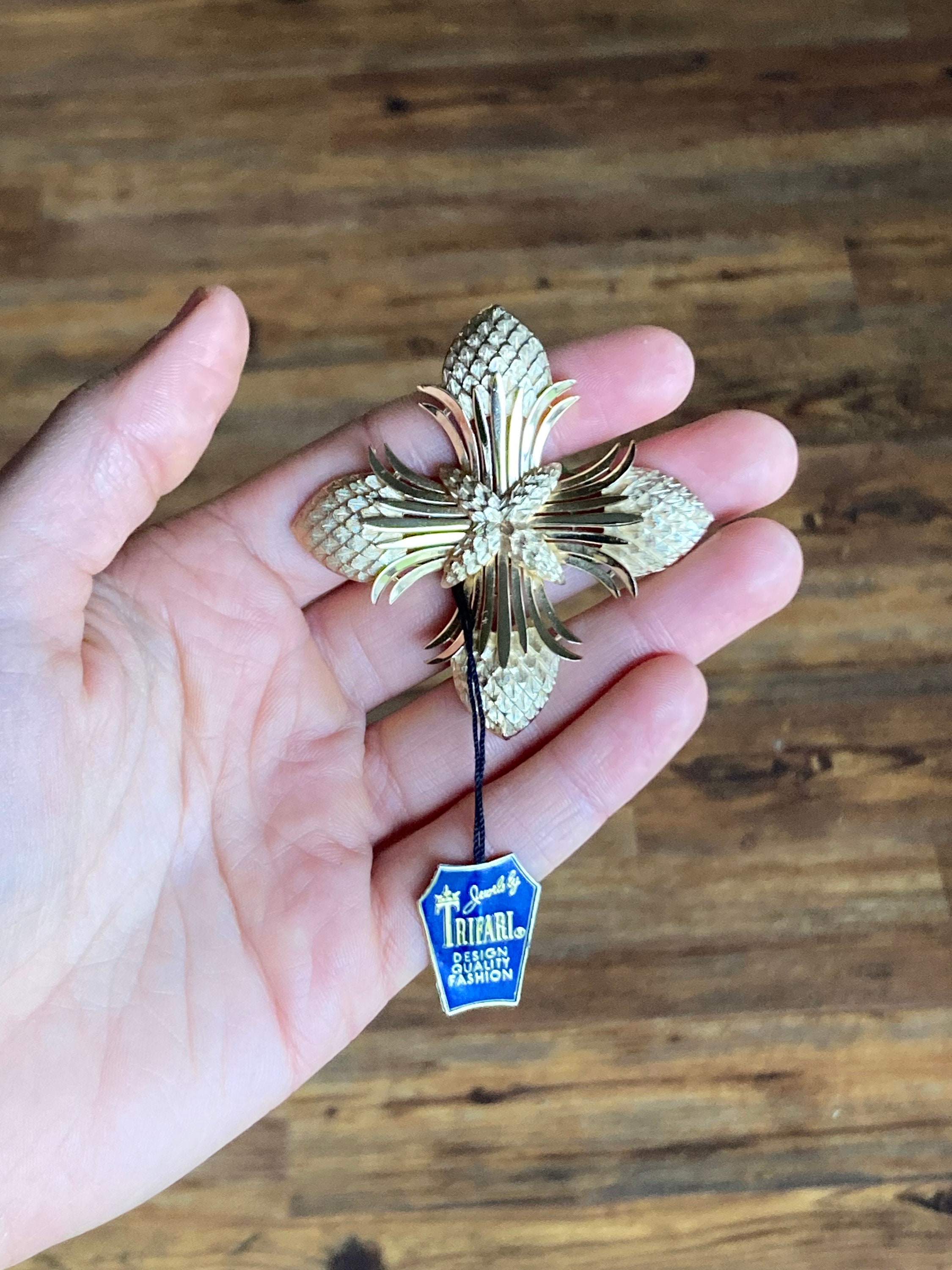Original Trifari Pin - Etsy