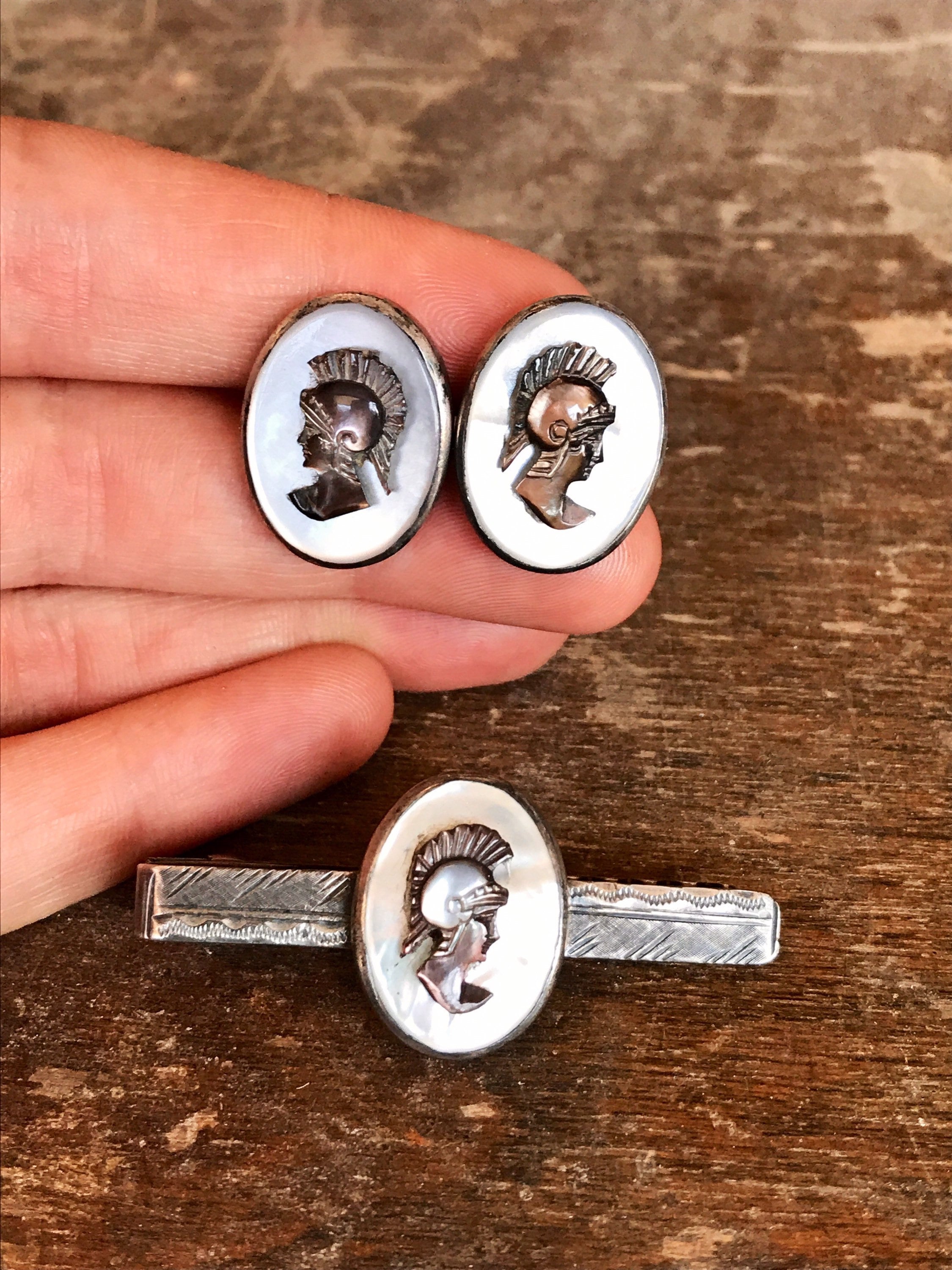 Puces d'oreilles or jaune émeraude d'occasion - Bijoux modernes