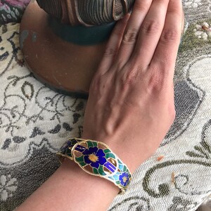 Vintage Enamel Cloisonné Hinged Bracelet with Dark Blue Flowers, Deep Green, Gold Toned Metal, Pretty Cut Outs 2217 image 8