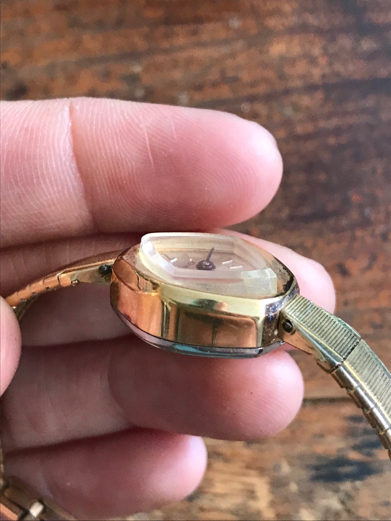 Vintage Not Working Ladies Timex Mechanical Watch in Original Mint Green Plastic Case, Gold Toned, Thick Crystal, Overwound As Is 1070 image 4