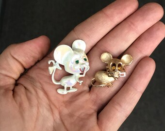 Circa 1950s Mouse Brooch with Green Glass Eyes in Sterling