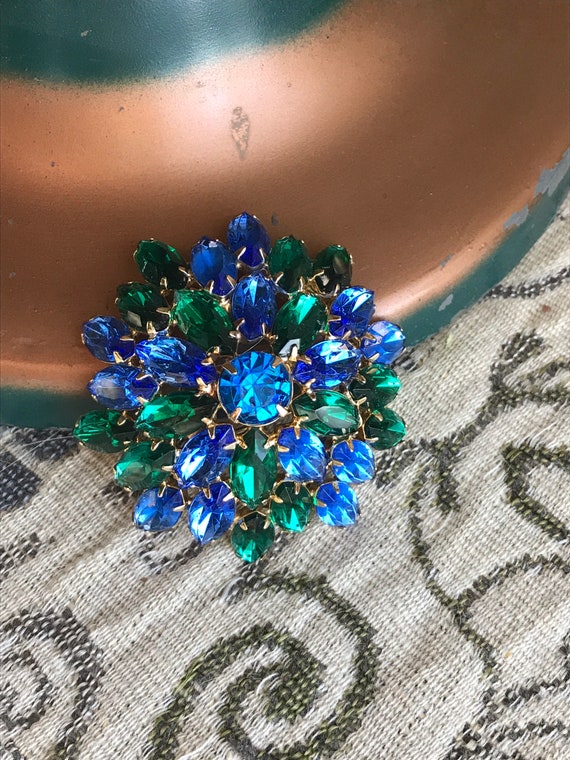Beautiful Vintage Costume Jewelry Brooch with Rich
