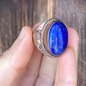 Vintage Size 9 Ring with Copper Colored Metalwork Band and Large Lapis Lazuli Center #4358
