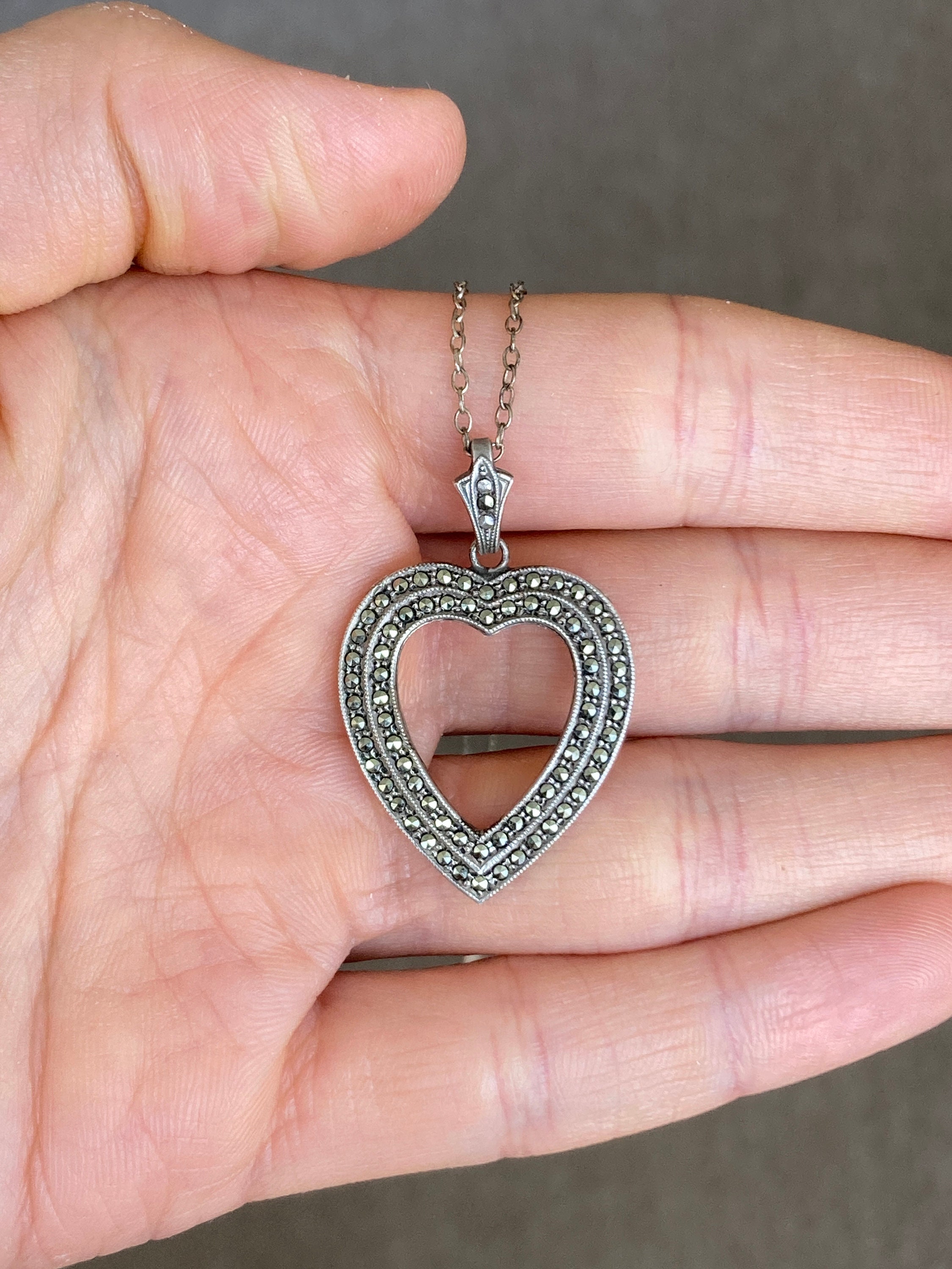 ◆VINTAGE HOLLYWOOD◆ Petit Heart Ball Chain Necklace VH2313 Silver Ball Chain Necklace with Gold-Plated Petite Heart