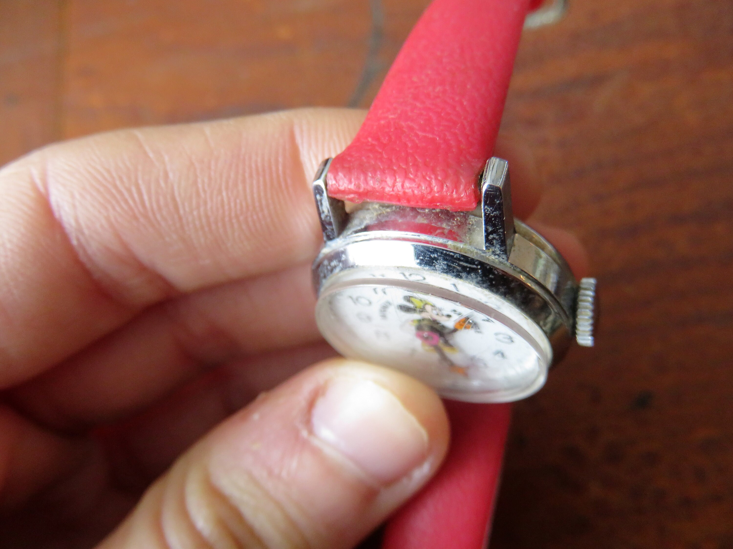 Vintage Bradley Swiss Made Minnie Mouse Watch – Cream Leather Band ? Vintage Bradley Minnie Mouse Watch, Woman main image 3