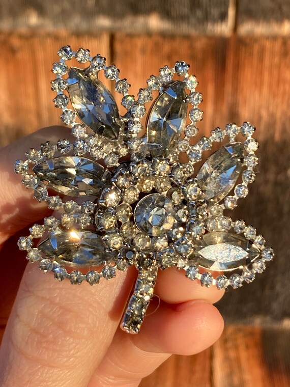 Vintage Weiss Floral Brooch with Silvery Gray Rhi… - image 2