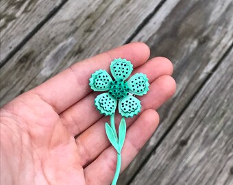 Broche Retro Mint Green Enamel Flower avec pétales superposés et points noirs, Unique #3136