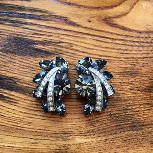 Vintage Weiss Clip on Earrings with Silvery Gray and Tiny Clear Rhinestones, Silver Toned, Unique Color, Costume Jewelry #2257
