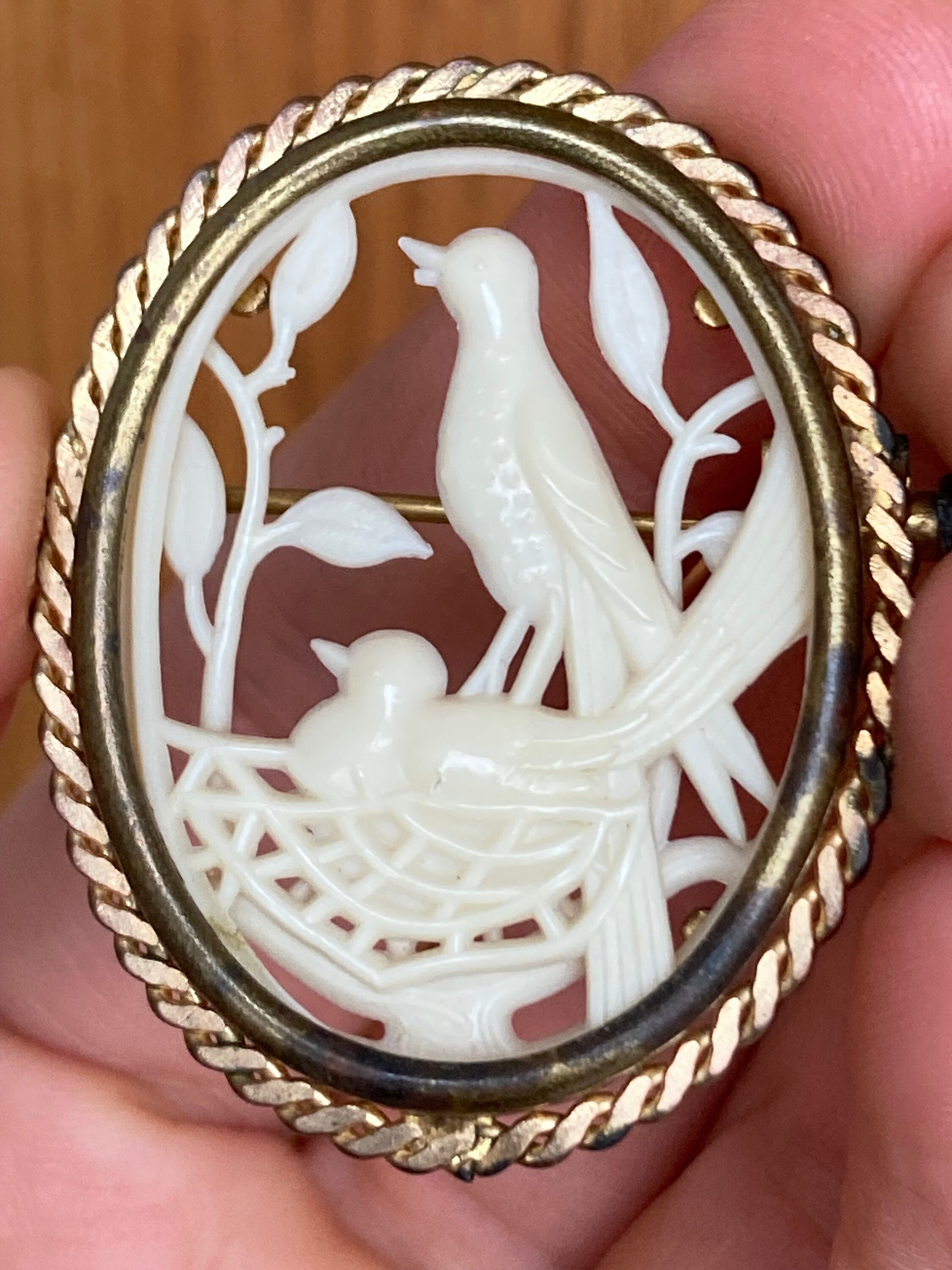 Broche Vintage Tête De Coq Patriotique En Métal Doré Et Celluloïd - Occasion Bon état