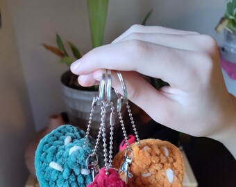Crochet Mushroom Keychain Pattern – Cute Plush Keyring – Cottagecore Birthday Gift – Beginner PDF Pattern – Fairycore Chenille Accessory