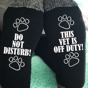 Regalo veterinario, Regalo veterinario, Non disturbare, Questo veterinario è fuori servizio, Calzini veterinari fuori servizio, Regali unici, Regali per gli amanti degli animali domestici, Regali per la mamma del cane