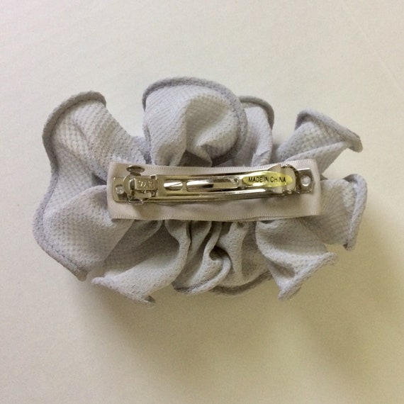 Vintage gray floral patterned fabric barrette. - image 5