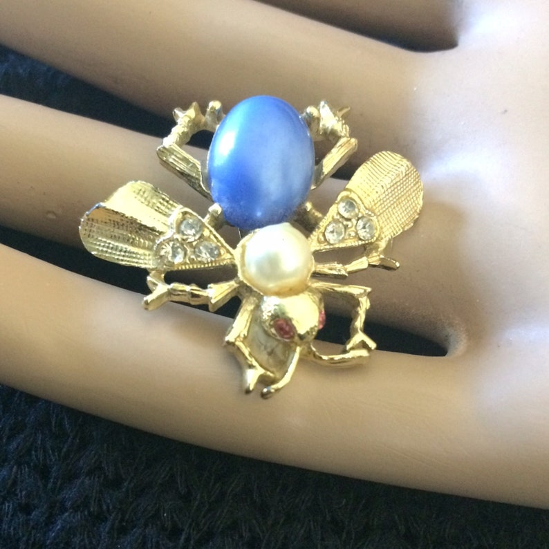 Vintage gold tone faux pearl clear crystal bee pin.