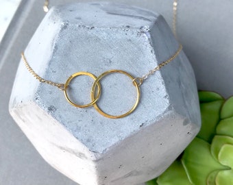 Gold Interlocking Rings Necklace Best Friends Jewelry Friendship Necklace Mothers Necklace Double Rings Pendant Necklace Layering Necklace