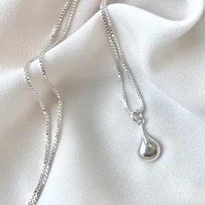 Sterling Silver Teardrop Necklace 925 Sterling Silver Raindrop Pendant Necklace Minimalist Necklace Dainty Layering Necklace Silver Jewelry