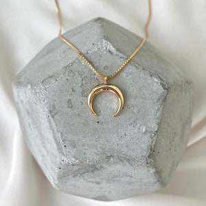 Simple Gold Necklace Gold Crescent Moon Charm Necklace Gold Filled Jewelry Dainty Necklaces Gifts for Women Girlfriend Gift Moon Necklace