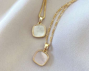 Mother of Pearl Necklace Square Pearl Pendant Necklace Gold Filled Figaro Chain Girlfriend Gifts Pearl Charm Necklace Modern Pearl Jewelry