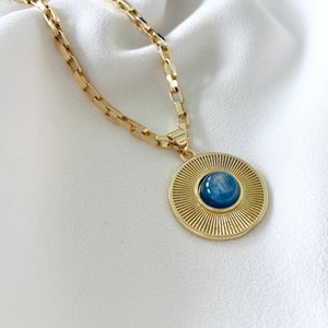 Vintage Style Medallion Necklace Blue Crystal Pendant Necklace Gold Filled Thick Link Paperclip Chain 70s inspired Jewelry Blue Gemstone zdjęcie 8